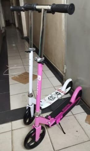 Teenage Scooters without brakes 2