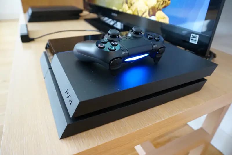 Ex-UK playstation 4 standard with games